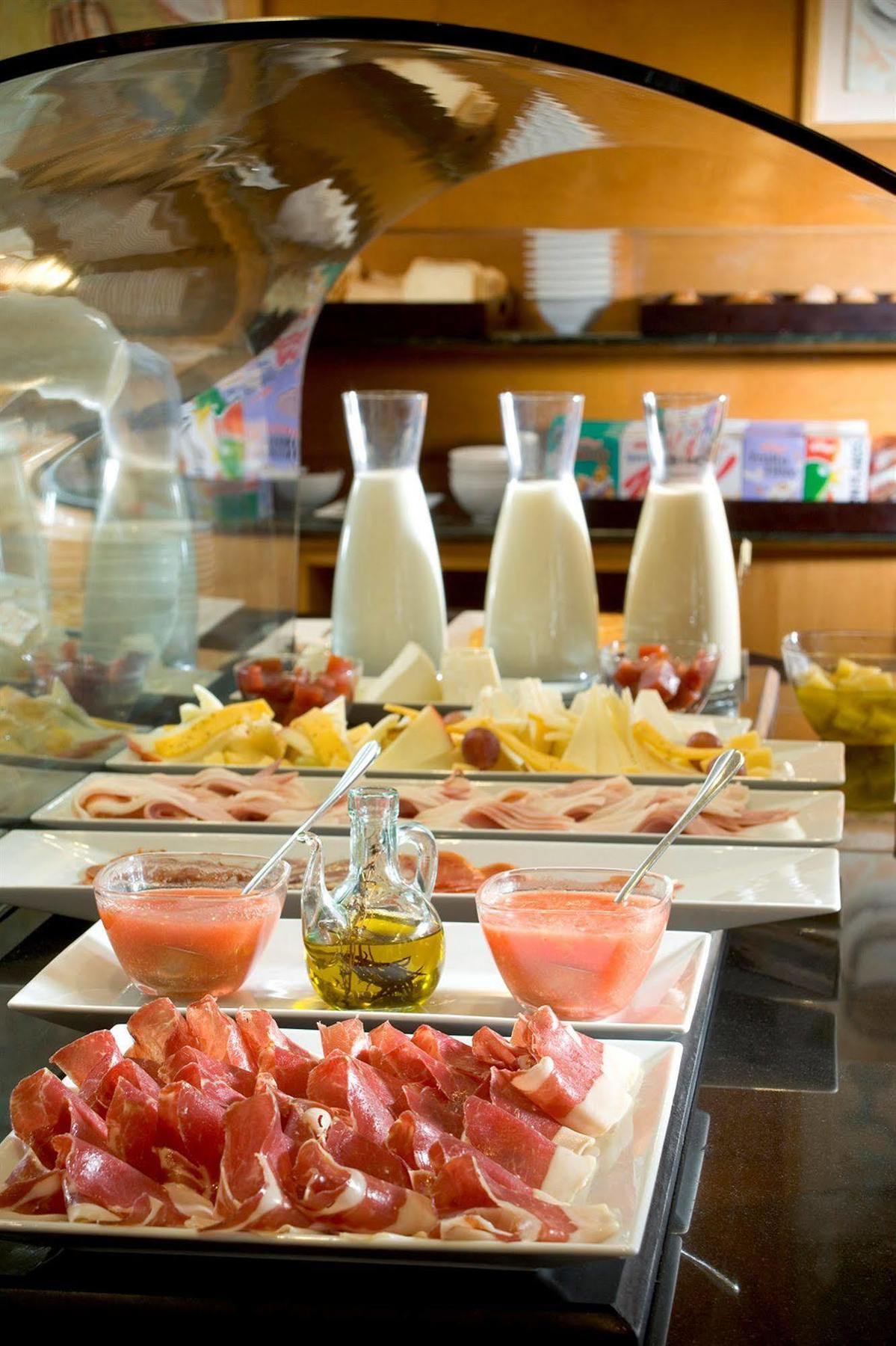 Hotel Catalonia La Boqueria Barcellona Esterno foto